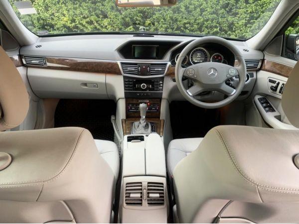 Mercedes Benz E200 CGI รถศูนย์Benz ปลายปี 2011 สวยมากเดิมๆ ไมล์น้อย 71,750 Km.เช็คศูนย์ประวัติครบ ดูแลรถดีมาก รถมือแรก ไม่เคยติดแก๊ส ไม่เคยชน ประวัติศูนย์เบนซ์ธนบุรี รูปที่ 5